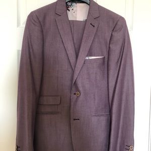 Paisley & Gray Wine Solid Suit